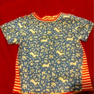 Size 5/6 mini boden short sleeve shirt shirt with buttons in the back.